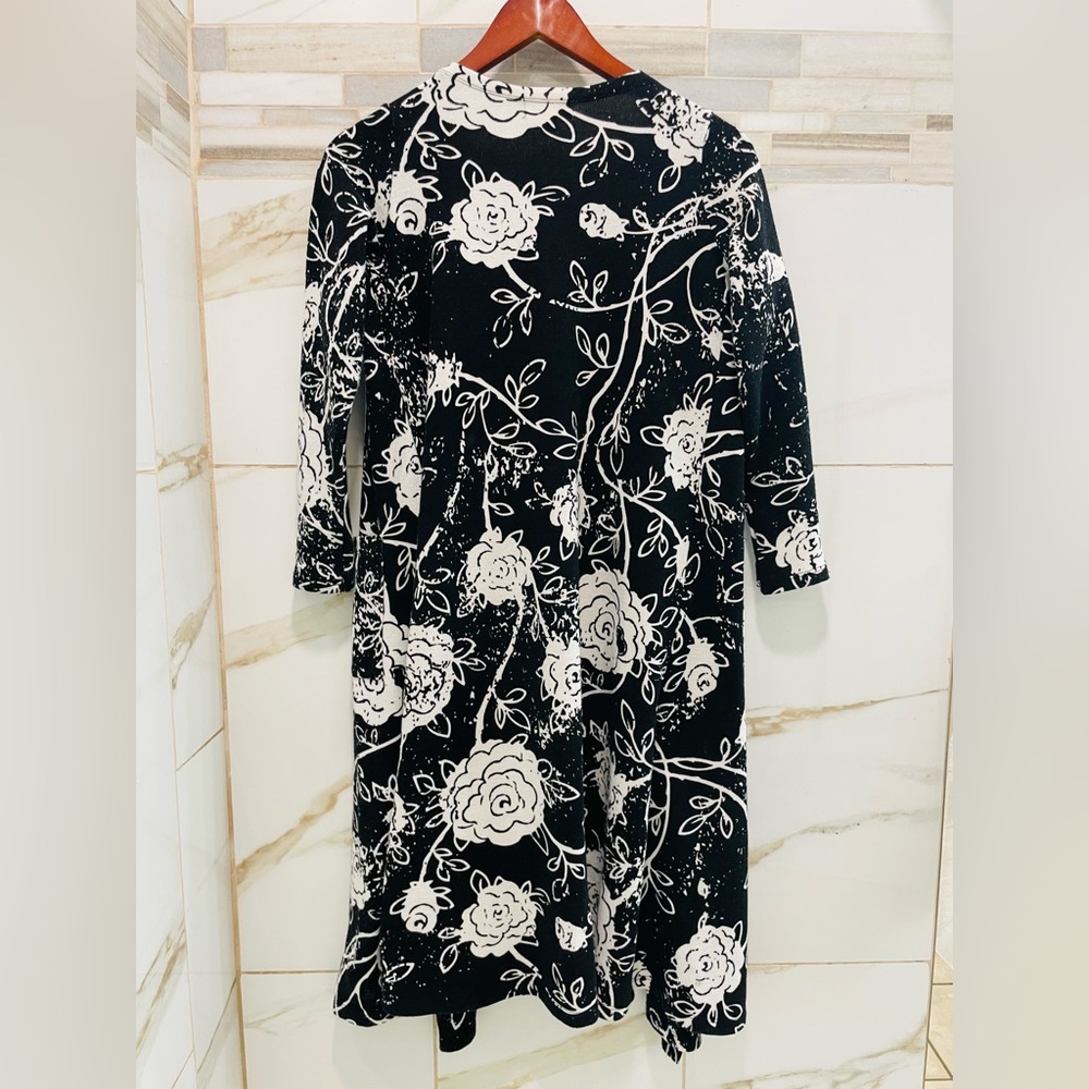 🌸 LuLaRoe Black & White Floral Longline Cardigan – Size XS - Picture 12 of 12